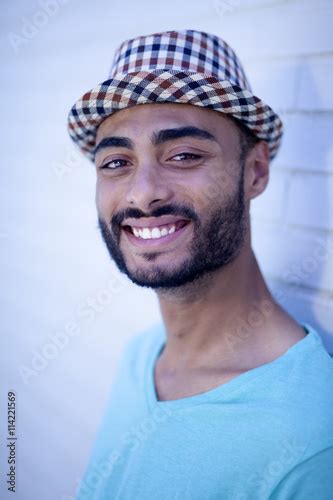 Fotografia Do Stock Joven Mulato Sonriendo Adobe Stock