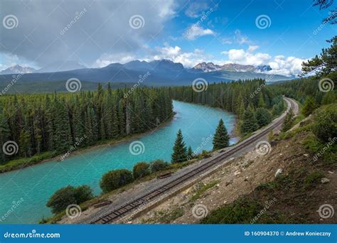Bow Valley Viewpoint Stock Photo Image Of Mountain 160904370