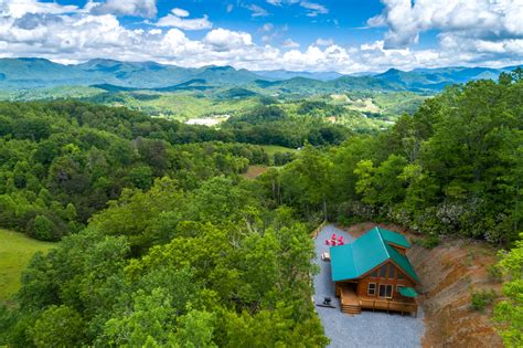 Parker's Creek Log Cabin; amazing views & hot tub - Cabins for Rent in