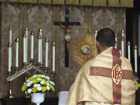 Messe à la grotte (retransmise en direct sur kto et tv lourdes). New Liturgical Movement: Corpus Christi 2019 Photopost ...