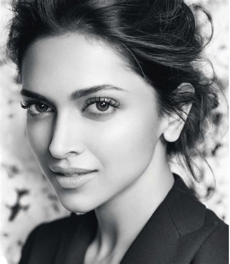 Bollywood Beauties Deepika Padukone Beautiful Curves Beautiful Eyes