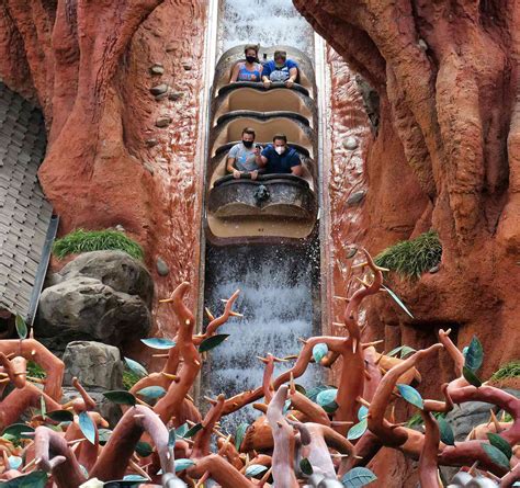 Disneys Splash Mountain Evacuated After Ride Breaks Down