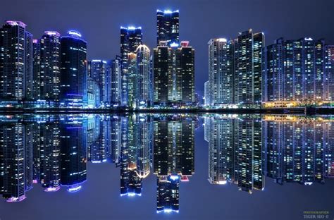 20 Most Beautiful Cities At Night In 2020 Reflection Photos Night City Most Beautiful Cities