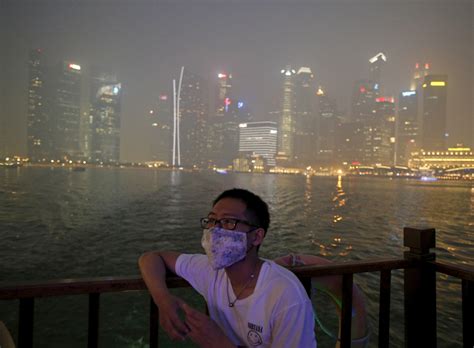 The haze continue to cause air traffic disruptions, with dozens of flights from. Singapore haze forces 2,000 people to seek treatment in a ...