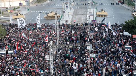 protesters breach barbed wire around egypt s presidential palace ctv news