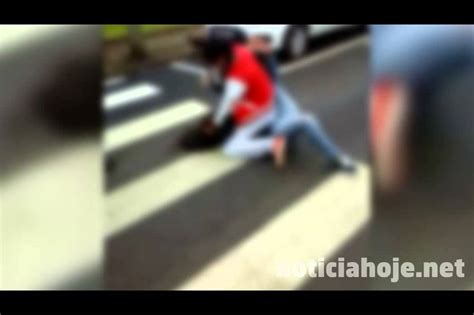 Meninas Brigam No Meio Da Rua No Centro De Caçador Youtube