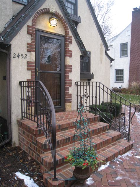Exterior step railings
