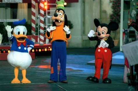 Former Disney World Goofy Tells Behind The Scenes Secrets Keeps Magic