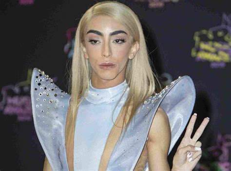 Bilal hassani from france shuts down haters in new song. Bilal Hassani se rase la tête après sa victoire aux NMA