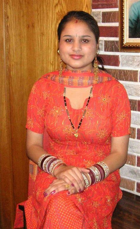 Desi Girls And Aunties Hot And Sexy Pictures Hot And Sexy Desi Aunties
