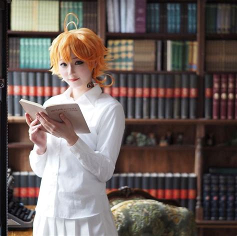 The Promised Neverland Emma Cosplay Cosplay Poses Neverland