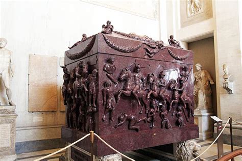 sarcofago di helena madre di costantina le grande vaticano fotografia editoriale immagine