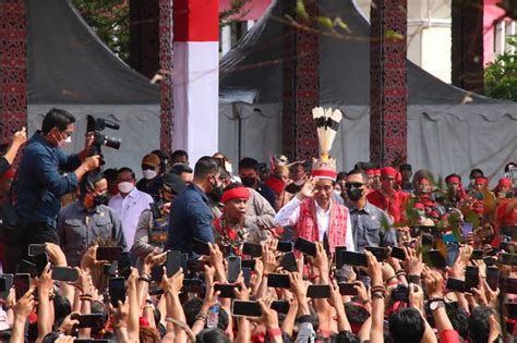Panglima Jilah Pastikan Pasukan Merah Suku Dayak Kawal Jokowi Satu Kom