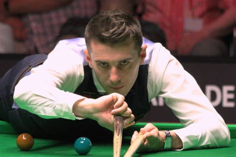 Pain-plagued Mark Selby reaches China Open snooker quarters
