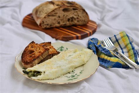 5 low carb egg recipes for weight loss. Egg White Omelet with Seared Asparagus By OhMyVeggies.com | Recipe | Yummy healthy breakfast ...