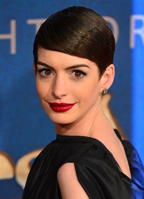 Get The Look Anne Hathaways Bold Lip At “les Miserables” Premiere Stylecaster