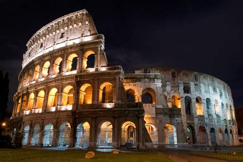 Roma Di Notte Colosseo Foro Romano Piazza Venezia Fontana Di Trevi P