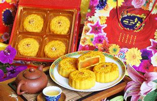 People who don't have time to stay with their parents will try their best to go home to at least have dinner together. Chinese Mid-Autumn Festival, Moon Festival: Date, Origin ...