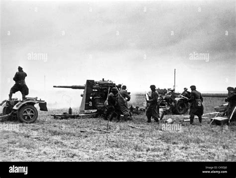 Deutsche Flak Artillerie Feuer Auf Russische Panzer 1941