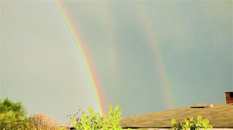 This Amazing Triple Rainbow Phenomenon Isnt What It Seems Youtube