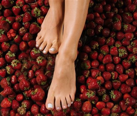 How To Get Rid Of Strawberry Legs Naturally And Fast Brzlnskin