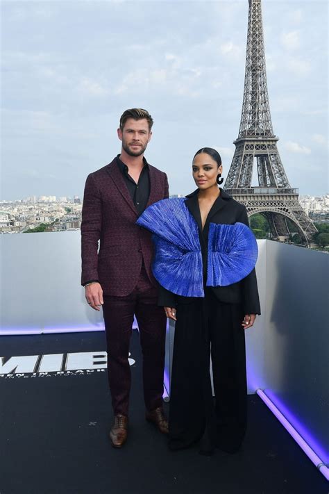 How can i customize my meme? TESSA THOMPSON and Chris Hemsworth at Men in Black ...