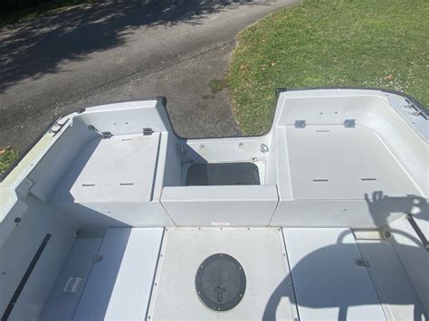 2001 Boston Whaler 19 Justice Center Console Fishing Boat