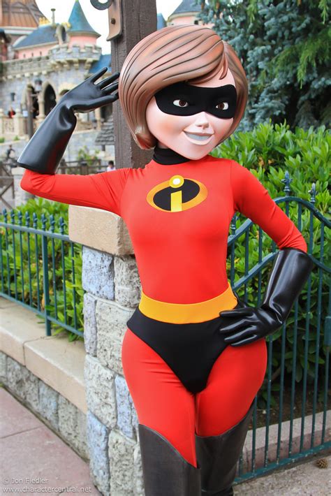 Mrs Incredible At Disney Character Central The Incredibles Mrs