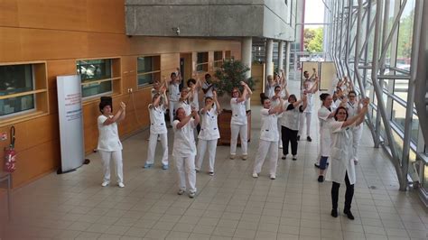 Flashmob au Centre hospitalier de Rambouillet  YouTube