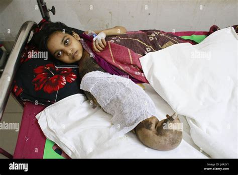 Dhaka Bangladesh Le juillet Muktamoni une jeune fille de ans à partir de