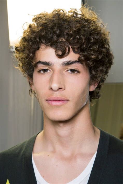 Coiffure pour homme : les coupes de cheveux tendance en 2023 - Elle