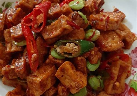 Salah satu variasi masakan tempe favorit adalah tempe yang digoreng kering lalu dibumbui pedas manis, atau yang biasa disebut dengan tempe orek. Resep Sambal Goreng Tempe Kering Manis / Jajanan Malang ...