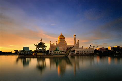Sultan Omar Ali Saifuddin Mosque The Most Beautiful Mosque EroFound