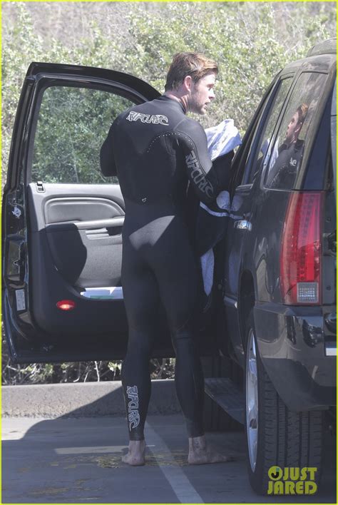 Chris Hemsworths Muscles Bulge Out Of His Tight Wetsuit Photo 3068871 Chris Hemsworth