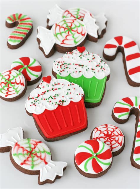 How to decorate simple and easy cookies for christmas. Decorated Christmas Cookies - Glorious Treats