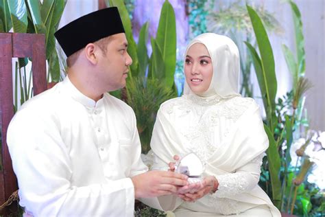 engsubshila amzah(茜拉) love concert shanghai 2014 full version 1080p. Shila Amzah And Haris Elias Are Now Officially Married ...
