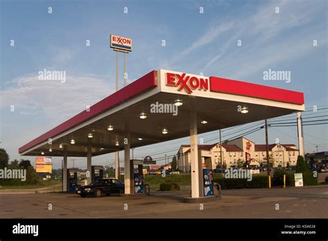 Exxon gas station hi-res stock photography and images - Alamy