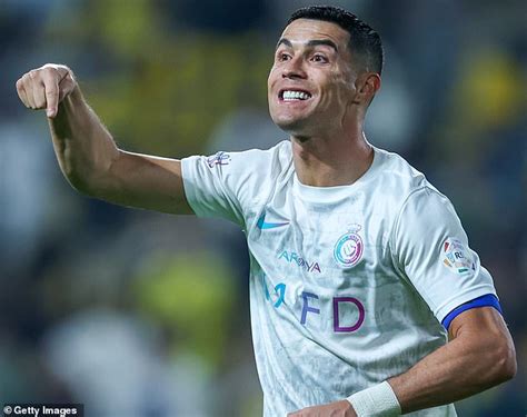 Cristiano Ronaldo Est Furieux Après Sêtre Vu Refuser Un Penalty Lors De La Victoire 4 1 Contre