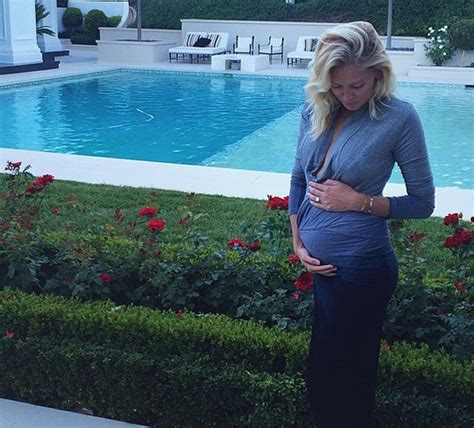 Paulina Gretzky Pregnant Shows Off Big Baby Bump Larry Brown Sports