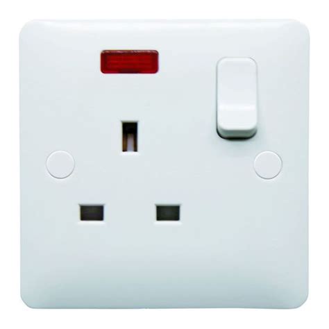 1 Gang 13a Dp Switched Socket White With Neon Indicator