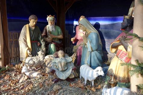 Pesebre De La Navidad En Una Iglesia En Viena Imagen De Archivo