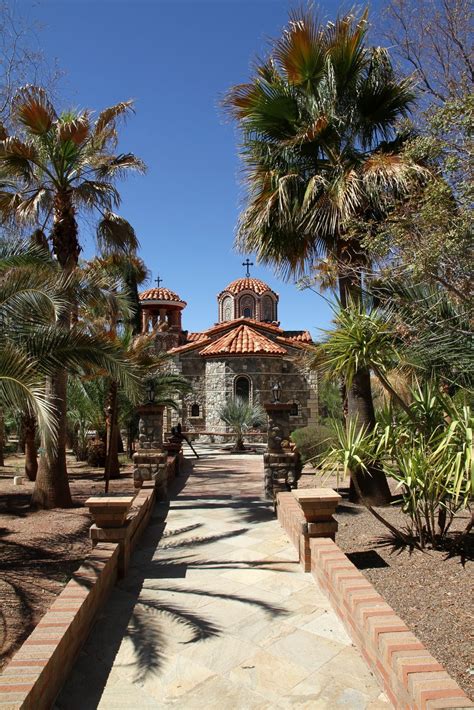 Combien coûte une nuit dans un hébergement pour death valley ? mariand: Monastère Grec Orthodoxe et Biosphère 2