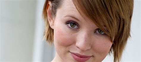 plush emily browning pode estrelar thriller de catherine hardwicke recanto adormecido