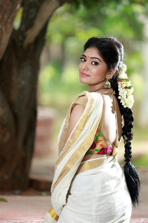 beautiful woman image in saree dps sari attire stylishinsaree bodenswasuee
