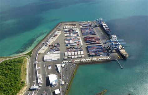 Grand Port De La Martinique Le Terminal à Conteneurs Bloqué