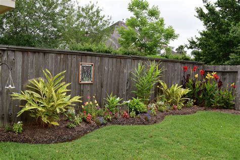 Landscape Ideas For Backyard Fence Image To U