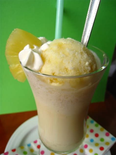 Ananas is a plant genus in the family bromeliaceae. Kazuo: Ananas-Eiscremesoda, Ananasmilch, Ananas-Milchshake
