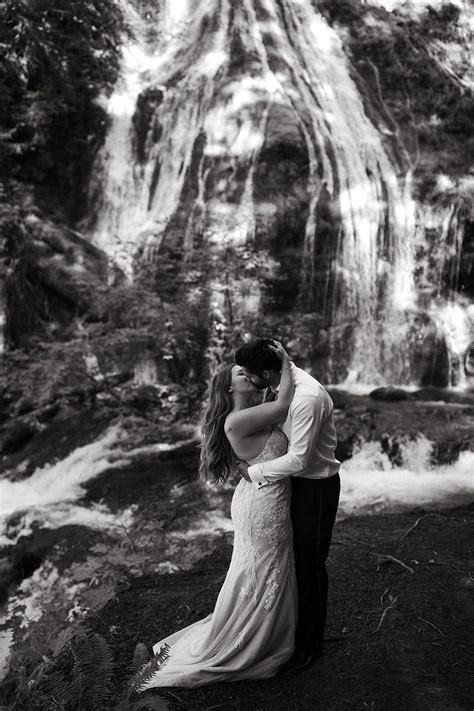 Oregon Waterfall Elopement In 2021 Minimal Wedding Elopement Bohemian Wedding Inspiration
