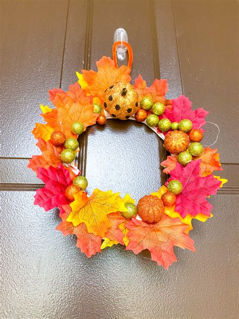 How To Make An Easy Fall Leaves Wreath Craft For Kids Kid Activities