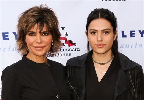 Lisa Rinna Opens Up About Daughters Anorexia Struggle I Dont Want